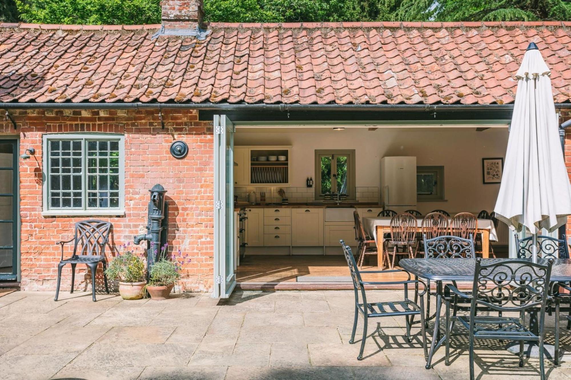 Bears Cottage Wood Norton Exterior photo